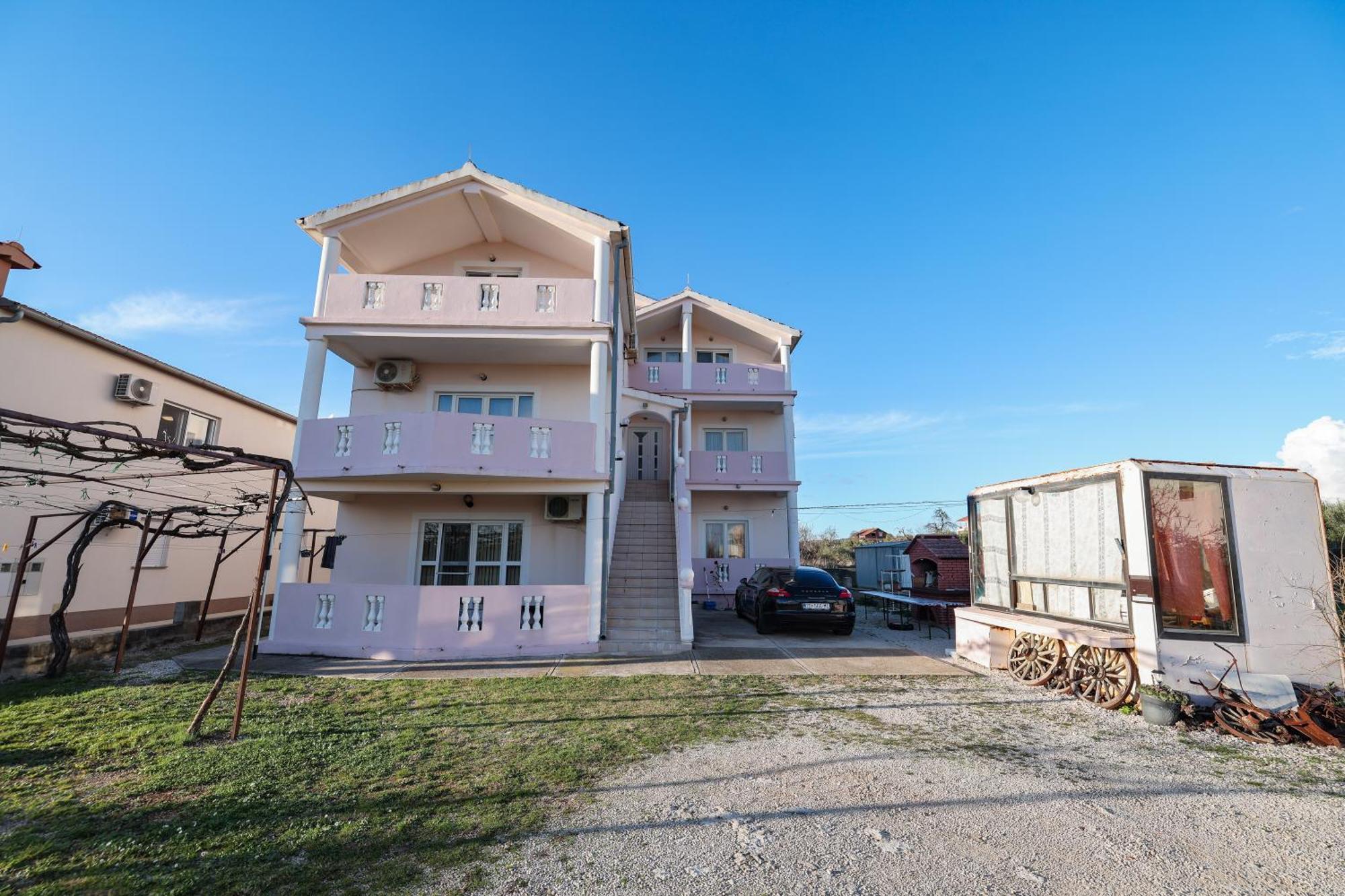 Beachfront Apartments Jermen Sukosan Exterior photo