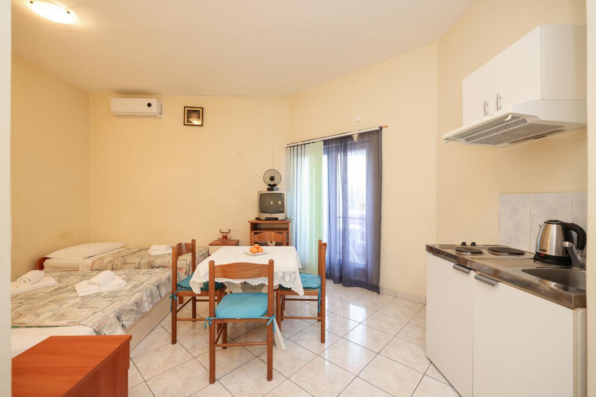 Beachfront Apartments Jermen Sukosan Exterior photo