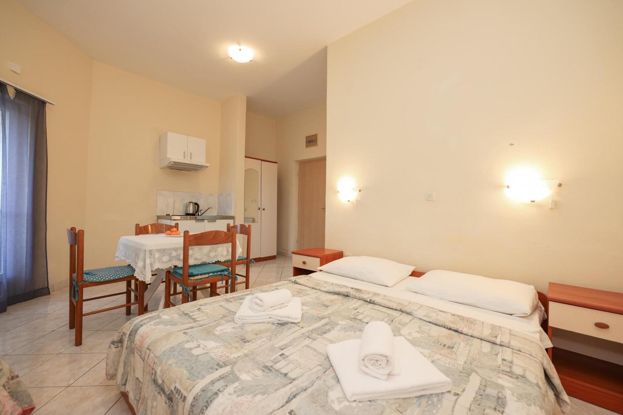 Beachfront Apartments Jermen Sukosan Exterior photo