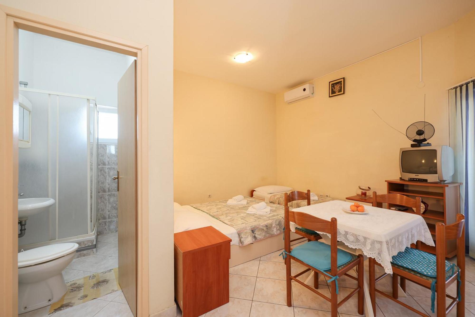 Beachfront Apartments Jermen Sukosan Exterior photo