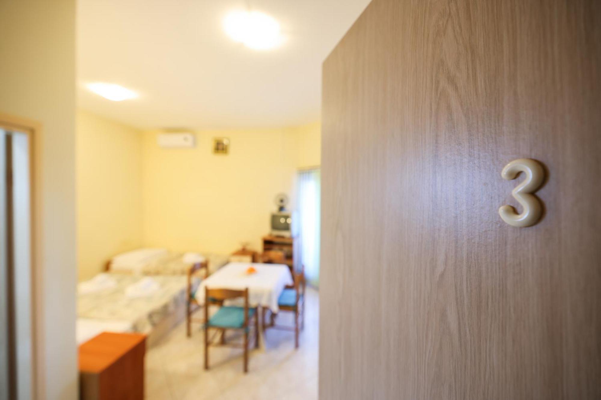 Beachfront Apartments Jermen Sukosan Exterior photo