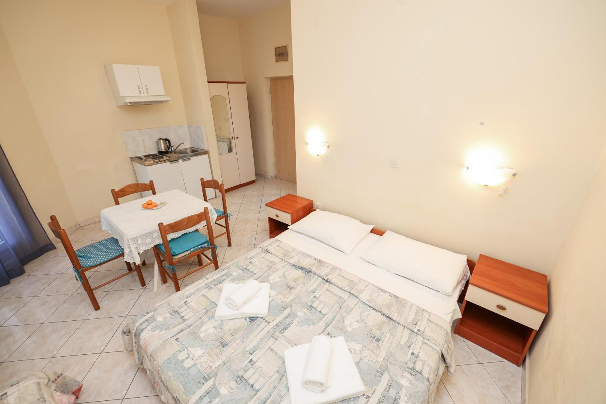 Beachfront Apartments Jermen Sukosan Exterior photo