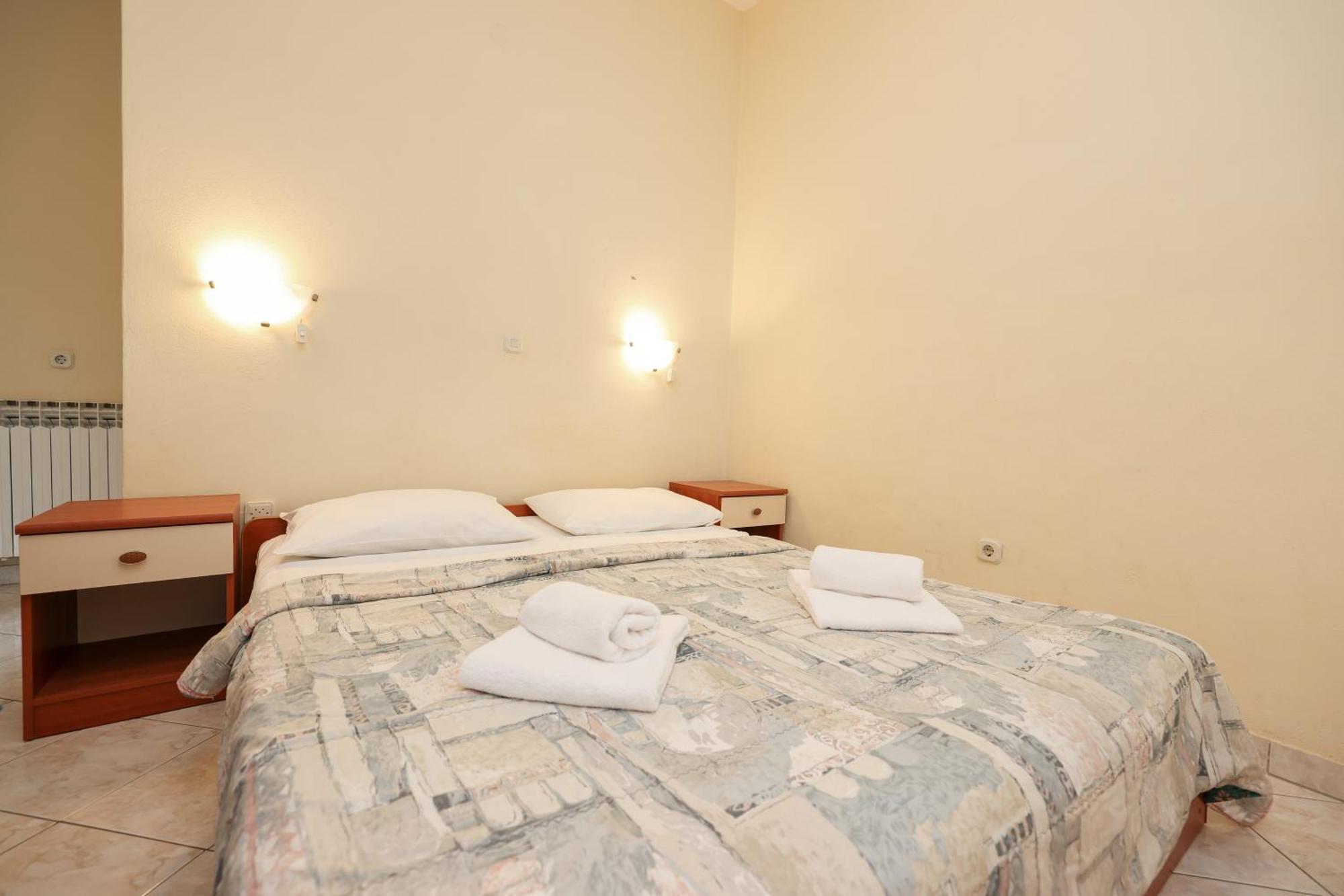 Beachfront Apartments Jermen Sukosan Exterior photo
